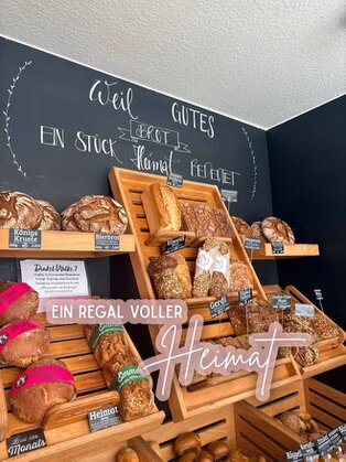 Blick auf das Brotregal im Geiß-Niddaer Laden